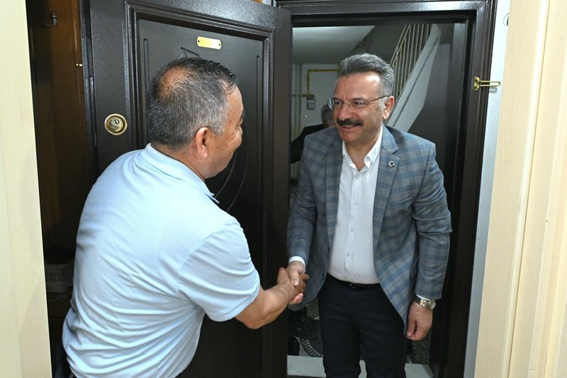 Valimiz Sayın Hüseyin Aksoy, Anneler Günü dolayısıyla Şehit İkmal Onbaşı Caner Ülüğ’ün annesi Mualla Ülüğ'ü ziyaret ederek anneler gününü kutladı.