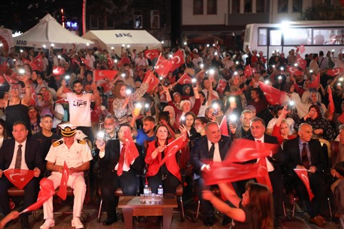 Vatan Uğruna Tek Yürek Olduğumuz Gecenin Dokuzuncu Yıl Dönümünde Meydanlardayız