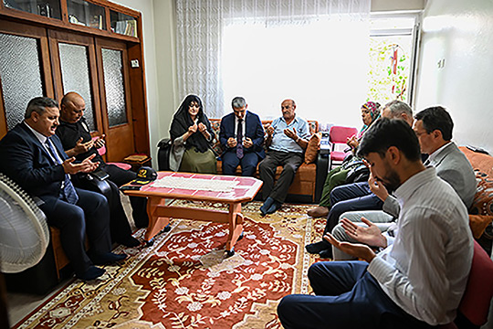 Vali Dr. Naci Aktaş’tan 15 Temmuz Şehit Ailesine ve Gaziye Ziyaret