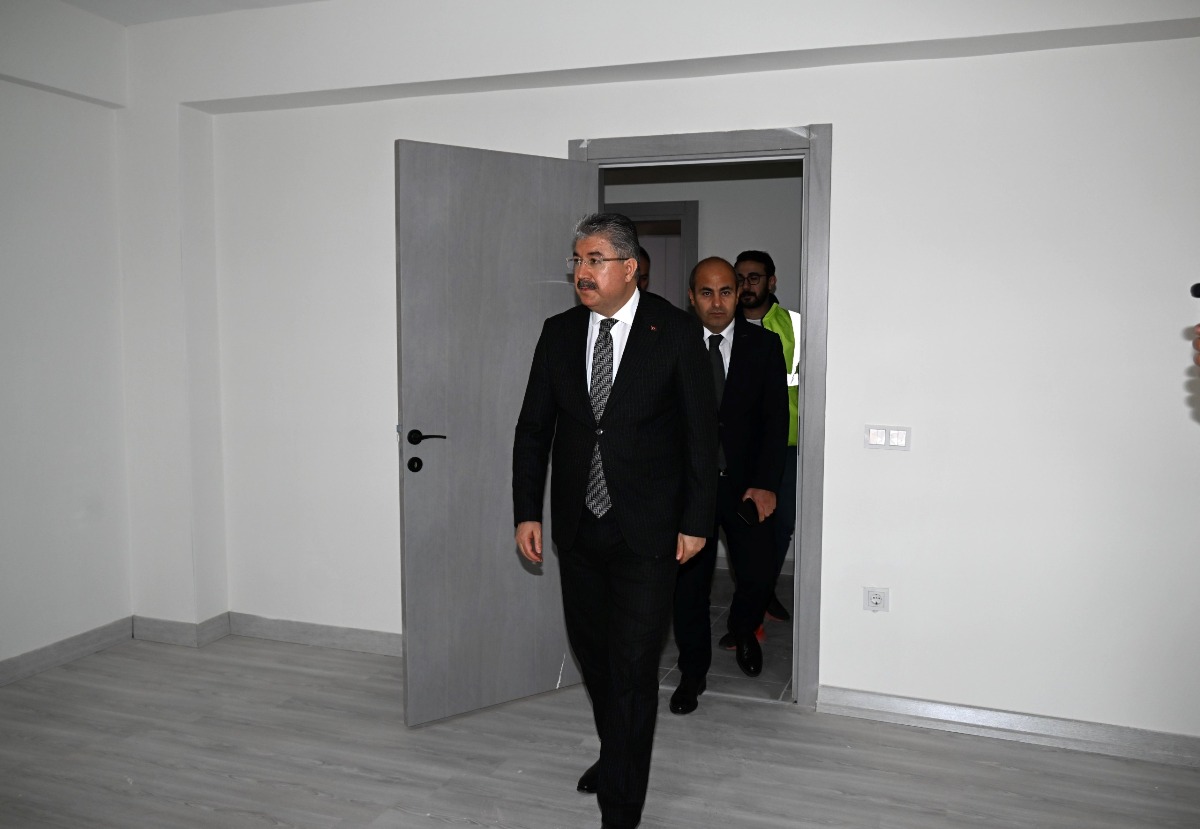 Vali Yılmaz, Düziçi İlçemizin Akçakoyunlu Köyünde Yapımı Devam Eden Deprem Köy Konutları İnşaatında İncelemelerde Bulundu