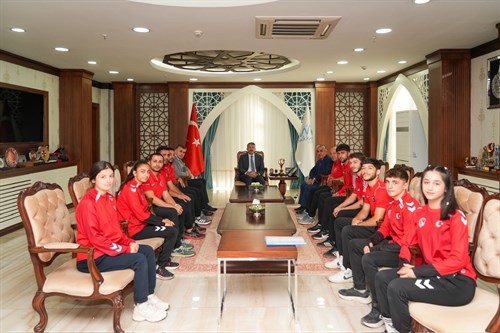 Hakkâri Güreş İl Temsilcisinden Vali Çelik’e Ziyaret