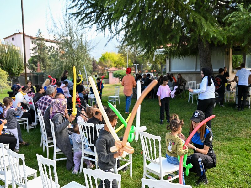 Denizli Emniyet Ekipleri'nden Koruma Altındaki Çocuklara Sürpriz Etkinlik; Polis Amcalarından ve Ablalarından Çocuklara Unutulmaz Gün