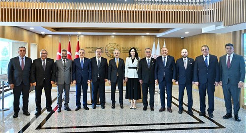 Valimiz Sayın Yakup Canbolat  ve Aydın Heyeti, Ulaştırma ve Altyapı Bakanımız Sayın Abdulkadir Uraloğlu ile Bir Araya Geldi.