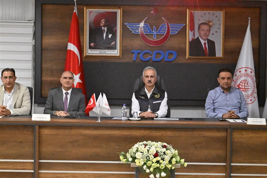 Ulaştırma ve Altyapı Bakanımız Sayın Abdulkadir Uraloğlu, Ankara – İzmir YHT Hattı Alaşehir Şantiyesinde İncelemelerde Bulundu