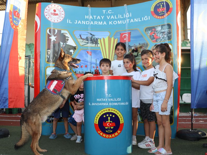 Hatay İl Jandarma Komutanlığına Bağlı Ekipler Çocuklarla Bir Araya Geldi
