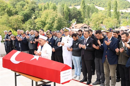 Vali Osman Hacıbektaşoğlu Kıbrıs Gazimiz Hüseyin Akçan’ın Cenaze Törenine Katıldı