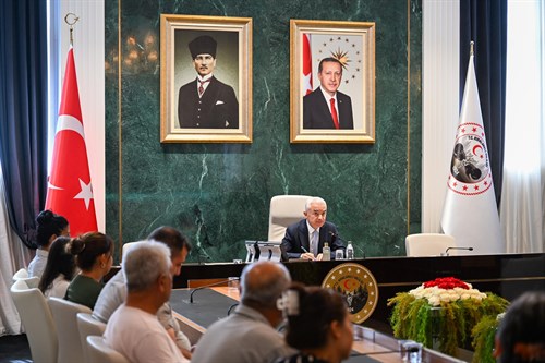 Vali Turan, randevu talebinde bulunan kıymetli hemşehrilerimizi dinlemeye devam ediyor…
