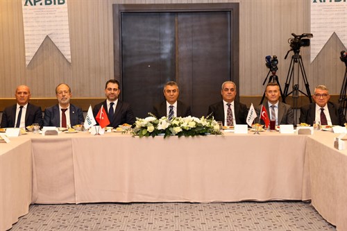 VALİMİZ SAYIN ATİLLA TOROS, AHBİB TARAFINDAN DÜZENLENEN 2024 YILI İHRACATIN YILDIZLARI ÖDÜL TÖRENİ’NE KATILDI