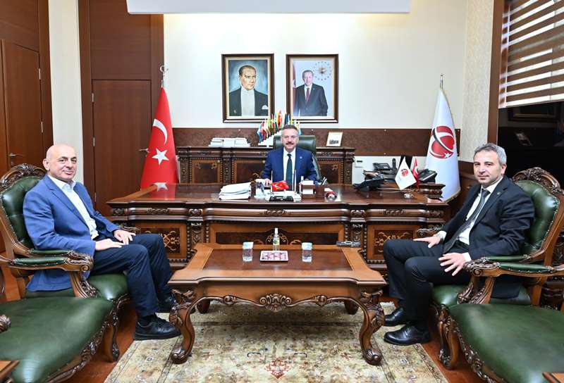 DSİ Başmüfettişi Mevlüt Pehlivan, DSİ Eskişehir 3. Bölge Müdürü Kağan Şan ile birlikte Valimiz Sayın Hüseyin Aksoy’u ziyaret etti.