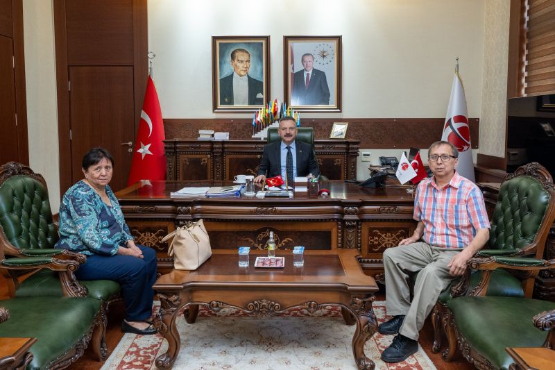 Amerika Birleşik Devletleri'nde yaşayan Kırım Türkleri Amerikan Birliği Derneği Üyesi Mümin Bilge, Valimiz Sayın Hüseyin Aksoy'u ziyaret etti.