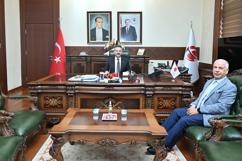 Eskişehir Has Termal Otel Sahibi Ayhan Arslan, Valimiz Sayın Hüseyin Aksoy'u ziyaret etti.