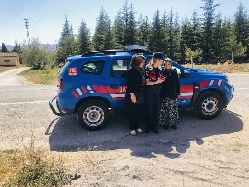 Kırşehir İl Jandarma Komutanlığı Ekiplerince, Aile İçi ve Kadına Yönelik Şiddetin Önlenmesi Amacıyla Bilgilendirmeler Aralıksız Sürdürülüyor