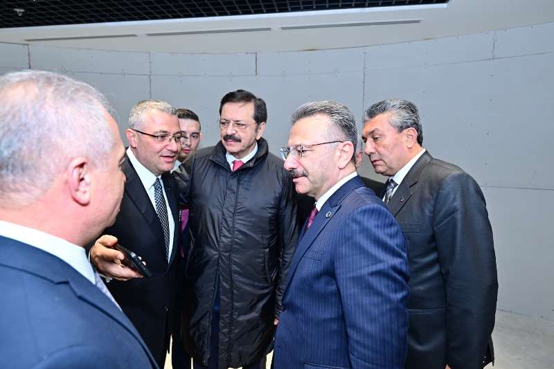 Valimiz Sayın Hüseyin Aksoy ve TOBB Başkanı Rifat Hisarcıklıoğlu ETO'nun Yeni Binasını Gezdi
