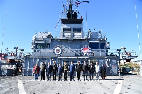 Vali Soytürk TCG Alemdar Gemisi’ni Ziyaret Etti