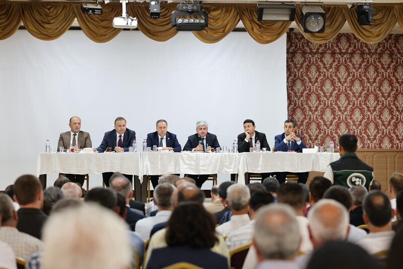 Vali Doğan Pamukova-Geyve Muhtarları ve Çiftçileriyle Bir Araya Geldi