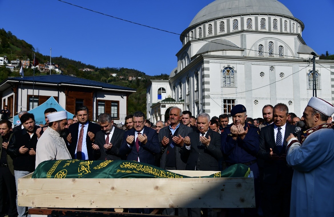 Vali Aziz Yıldırım, Selahattin Erdoğan’ın Cenaze Törenine Katıldı