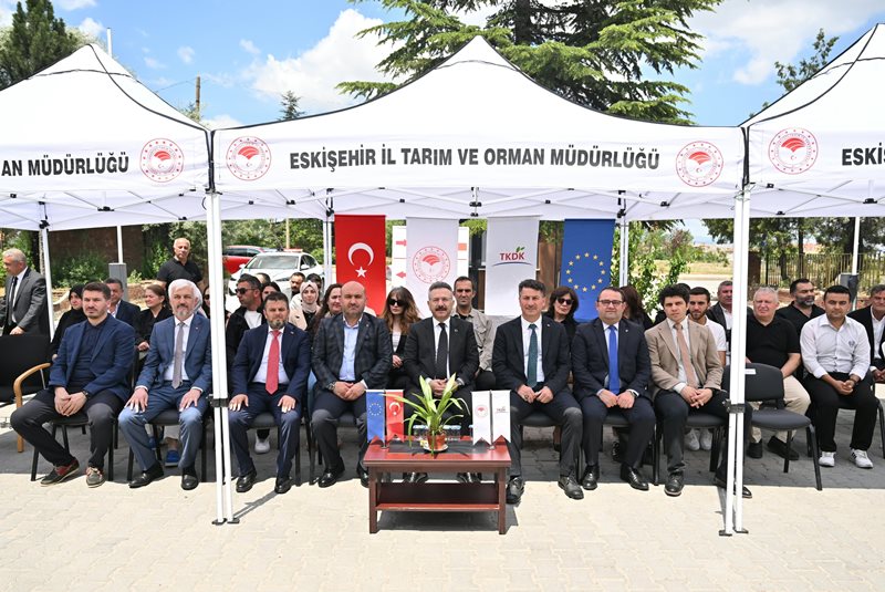 Valimiz Sayın Hüseyin Aksoy, TKDK IPARD Programı Kapsamında Kadın Yatırımcılara Teslim Edilen Frigorifik Araç Törenine Katıldı