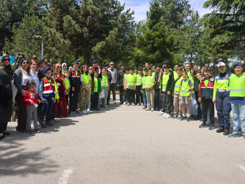 Jandarma, Öğrencileri “Bir Gönülden Bir Gönüle” Projesiyle Ağırladı
