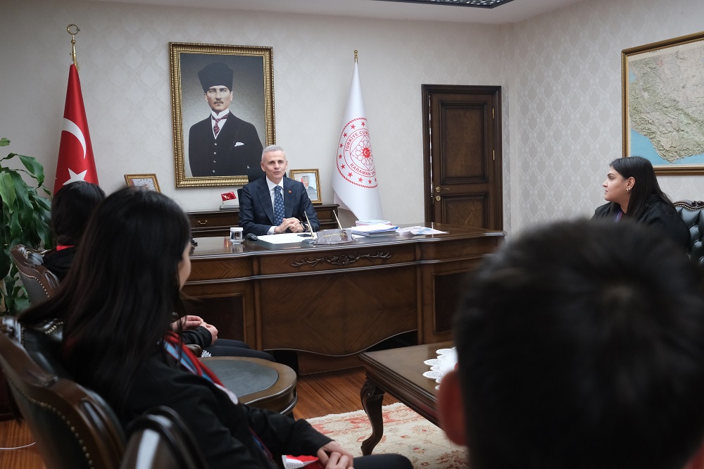 Valimiz Sayın Mehmet Fatih ÇİÇEKLİ, Başarılı Sporcuları Makamında Ağırladı