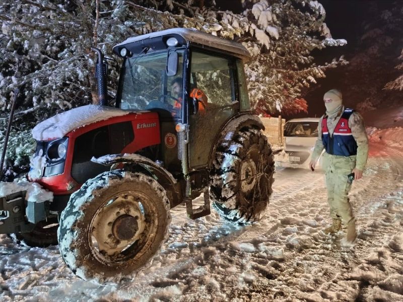 Jandarma Ekiplerinden Zorlu Hava Şartlarında Kesintisiz Destek