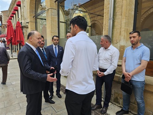 Valimiz Cuma Namazı Sonrasında Vatandaşlarla Bir Araya Geldi