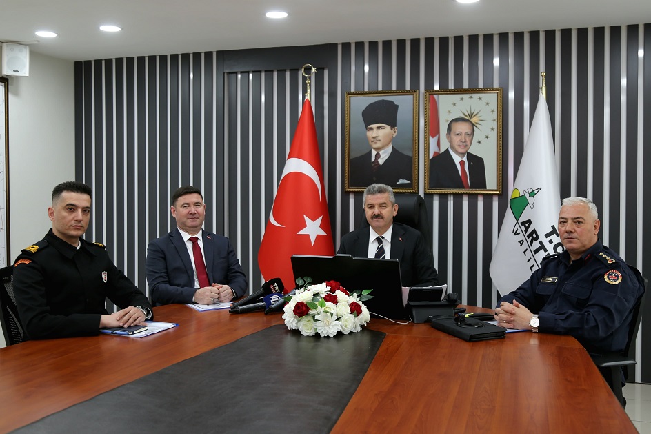 Valimiz Sayın Dr. Turan Ergün Başkanlığında, "2025 Yılı Nisan Ayı İl Güvenlik ve Asayiş Basın Bilgilendirme Toplantısı" Gerçekleştirildi