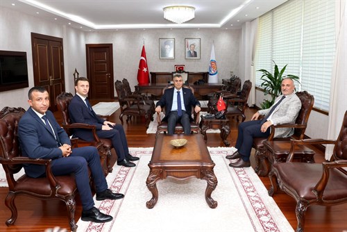 VALİMİZ SAYIN ATİLLA TOROS, ZİYARETİNE GELEN ULAŞTIRMA VE ALTYAPI BAKANLIĞI DENİZCİLİK GENEL MÜDÜRÜ ÜNAL BAYLAN İLE GÖRÜŞTÜ