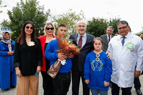 Vali Köşger Down Sendromu Farkındalık Günü Kapsamında Düzenlenen Programa Katıldı