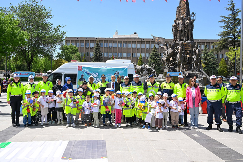 Uşak’ta Karayolları Güvenliği ve Trafik Haftası Kapsamında Etkinlik Düzenlendi