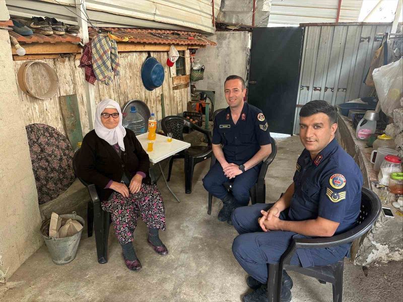 Jandarma Ekipleri, Aydın’ın Bozdoğan İlçesinde Yaşayan Gazi ve Şehit Ailelerini Unutmadı