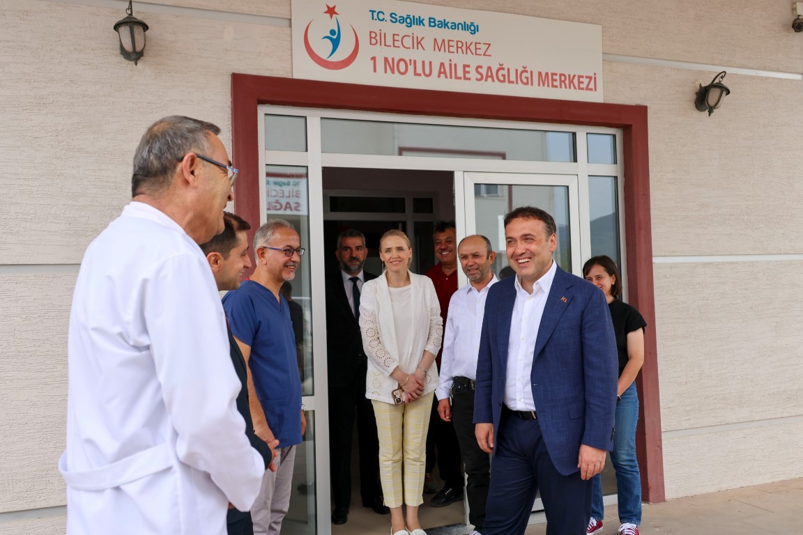 VALİMİZ SAYIN FAİK OKTAY SÖZER, BİLECİK MERKEZ 1 NO’LU AİLE SAĞLIĞI MERKEZİNİ ZİYARET EDEREK SUNULAN HİZMETLER HAKKINDA BİLGİ ALDI.