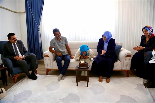 Dr. Selma Ünlüer Hanımefendi Pazarcık İlçemizde Hane Ziyaretleri Yaptı
