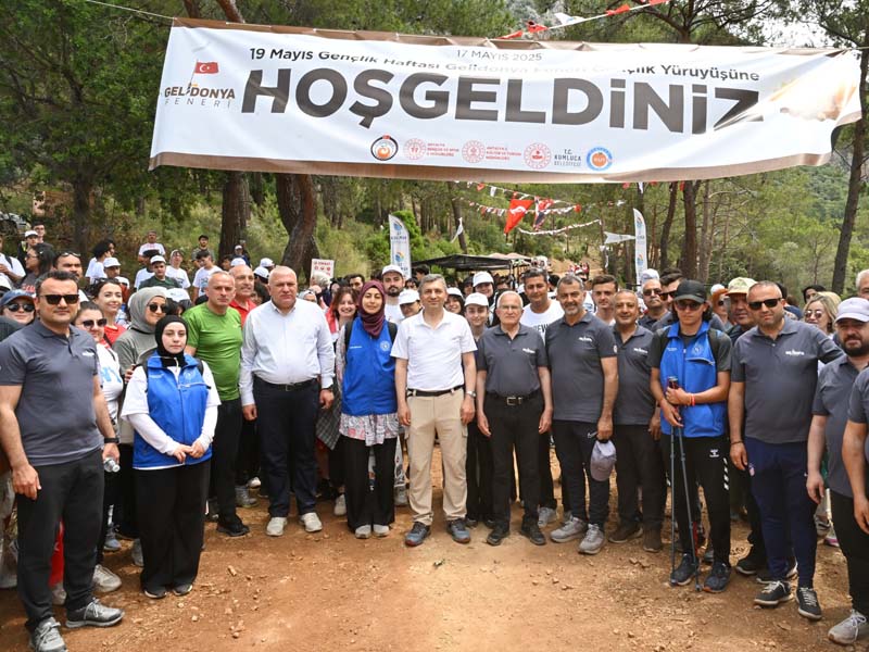 Kumluca’da Gençlik Haftası Yürüyüşü