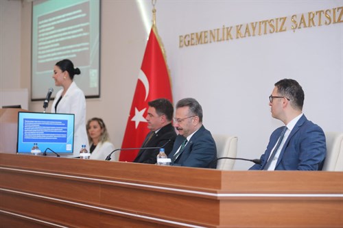 Valimiz Sayın Hüseyin Aksoy, “Ellerim Sesin Olsun” Projesi Kapanış Programında Başarılı Kursiyerlere Sertifikalarını Verdi