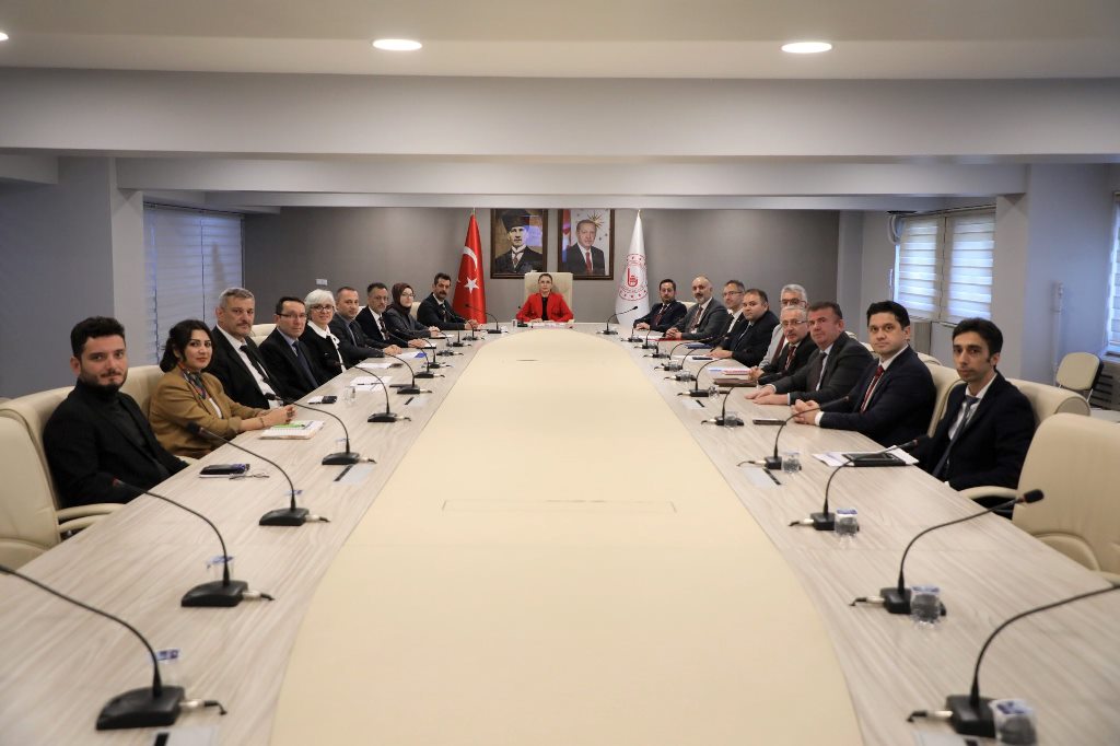 Vali Arslan Başkanlığında Kadının Güçlenmesi İl Koordinasyon Kurulu İlk Toplantısı Yapıldı