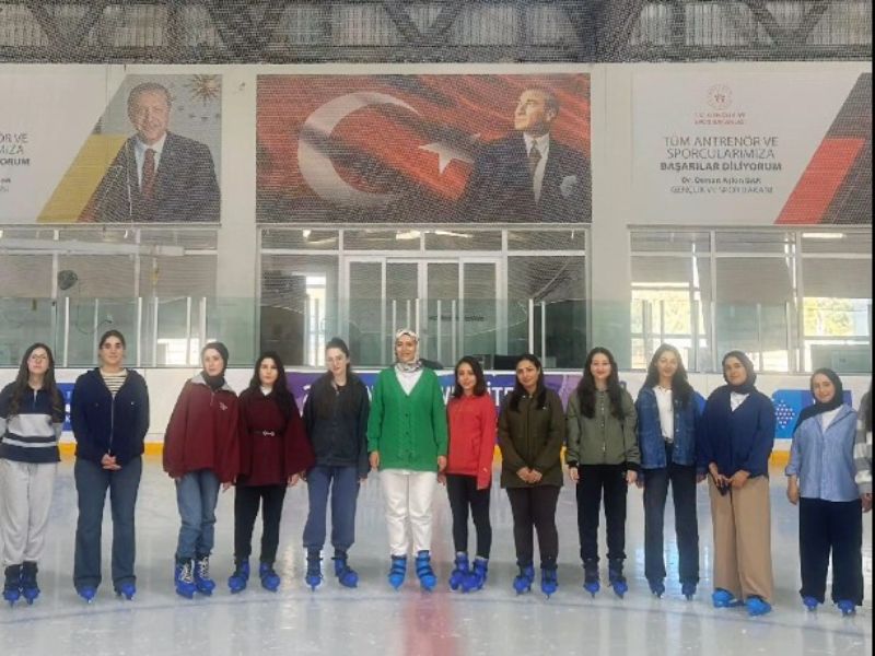 Gençlik Sporla Buluşuyor: “Buzun Üzerinde Bir Yıl” Projesi Başladı