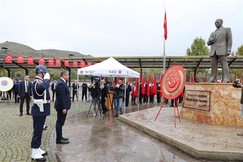 29 Ekim Cumhuriyet Bayramı’mızın 102. Yıl Kutlamaları Çelenk Sunum Töreni İle Başladı.