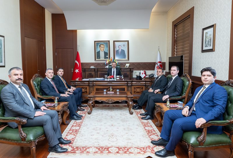 Aile ve Sosyal Hizmetler Bakanlığı Başmüfettişi Yakup Gümüş Müfettişler, Valimiz Sayın Hüseyin Aksoy'u ziyaret etti.