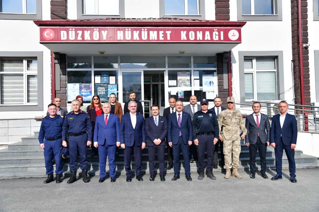İçişleri Bakan Yardımcısı Karaloğlu ve Vali Yıldırım Düzköy Kaymakamlığını Ziyaret Etti