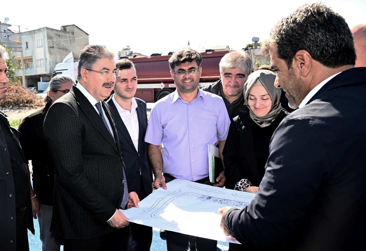 Vali Yılmaz, Yenileme Çalışmaları Devam Eden 7 Ocak Stadyumunda İncelemelerde Bulundu