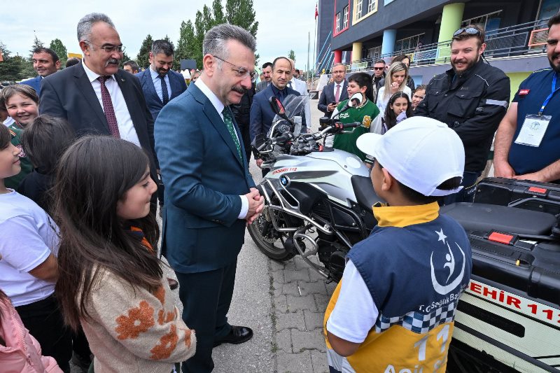 Valimiz Sayın Hüseyin Aksoy, "Sağlıklı Çocuk, Sağlıklı Gelecek" programını ziyaret etti.