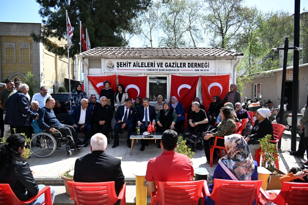 Vali Dr. Erdinç Yılmaz, 18 Mart Çanakkale Zaferi ve Şehitleri Anma Günü Dolayısıyla Şehit ve Gazi Derneklerini Ziyaret Etti