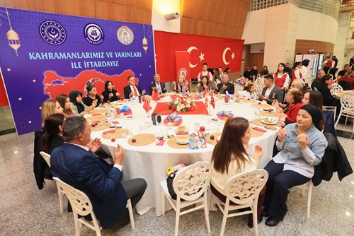 Valimiz Sayın Dr. İdris Akbıyık ve eşi Sevim Akbıyık Hanımefendi Şehit Yakınlarıyla İftarda Buluştu