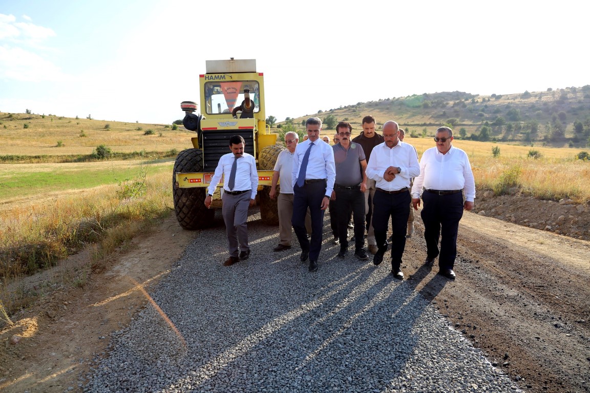 Valimiz Aydın Baruş Kelkit’te Devam Eden Yol Yapım Çalışmalarını Denetledi