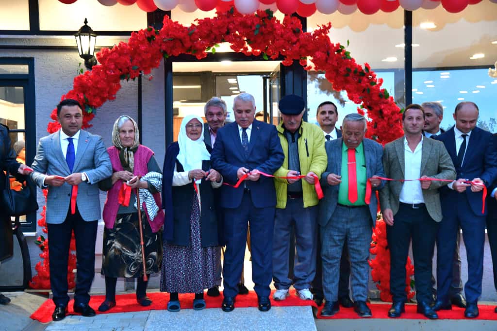 Vali Yıldırım, Yıldızlı Huzurevi’ni Ziyaret Etti