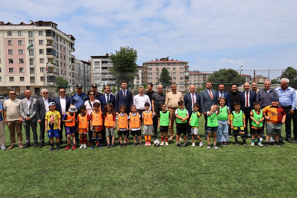 Valimiz Dr. Turan Ergün, Arhavi Grassroots Futbol Şenliği’nin Kapanış Programına Katıldı