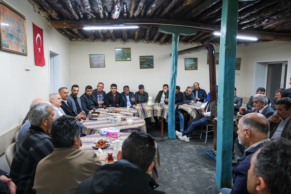 Valimiz Sayın Mehmet Fatih ÇİÇEKLİ Dinek Köyünde Vatandaşlarımızla Bir Araya Geldi