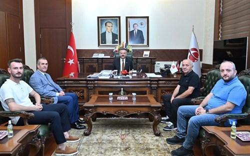 Samsun Merkez Organize Sanayi Bölgesi Müdürü Hakan Tütüncüoğlu ve beraberindekiler Valimiz Sayın Hüseyin Aksoy'u ziyaret etti.