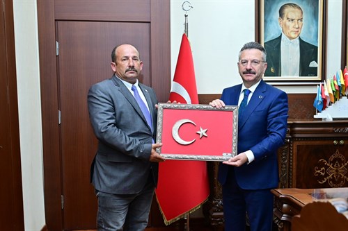 Milliyetçi Hareket Partisi Sivrihisar İlçe Başkanı Necati Ağan ve beraberindekiler  Valimiz Sayın Hüseyin Aksoy’u ziyaret etti.
