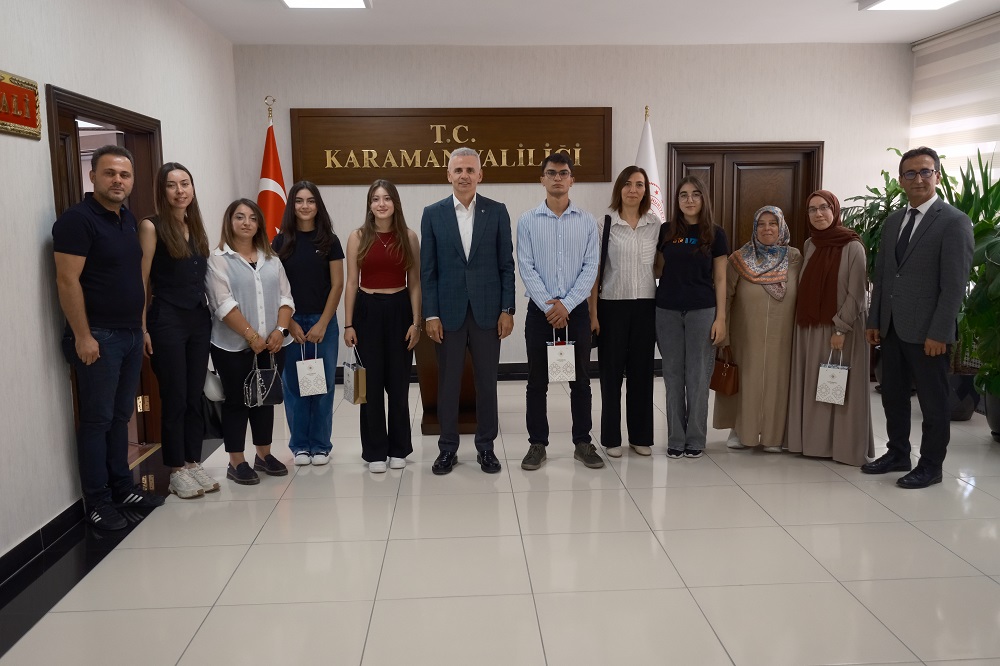 Başarılı öğrencilerden Vali ÇİÇEKLİ’ye Ziyaret